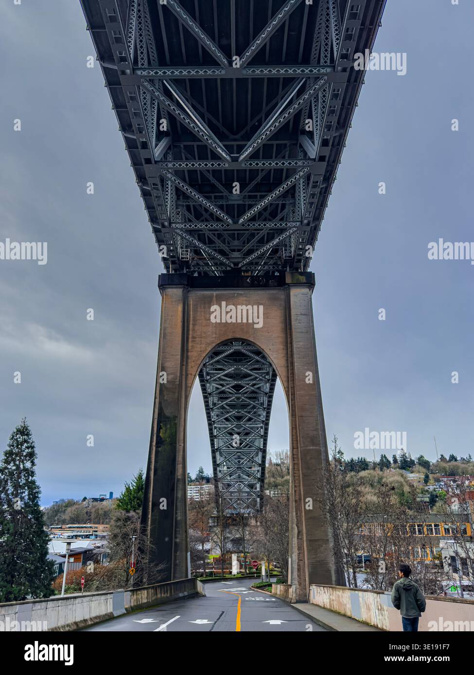 Truss arch bridge hi-res stock photography and images - Alamy