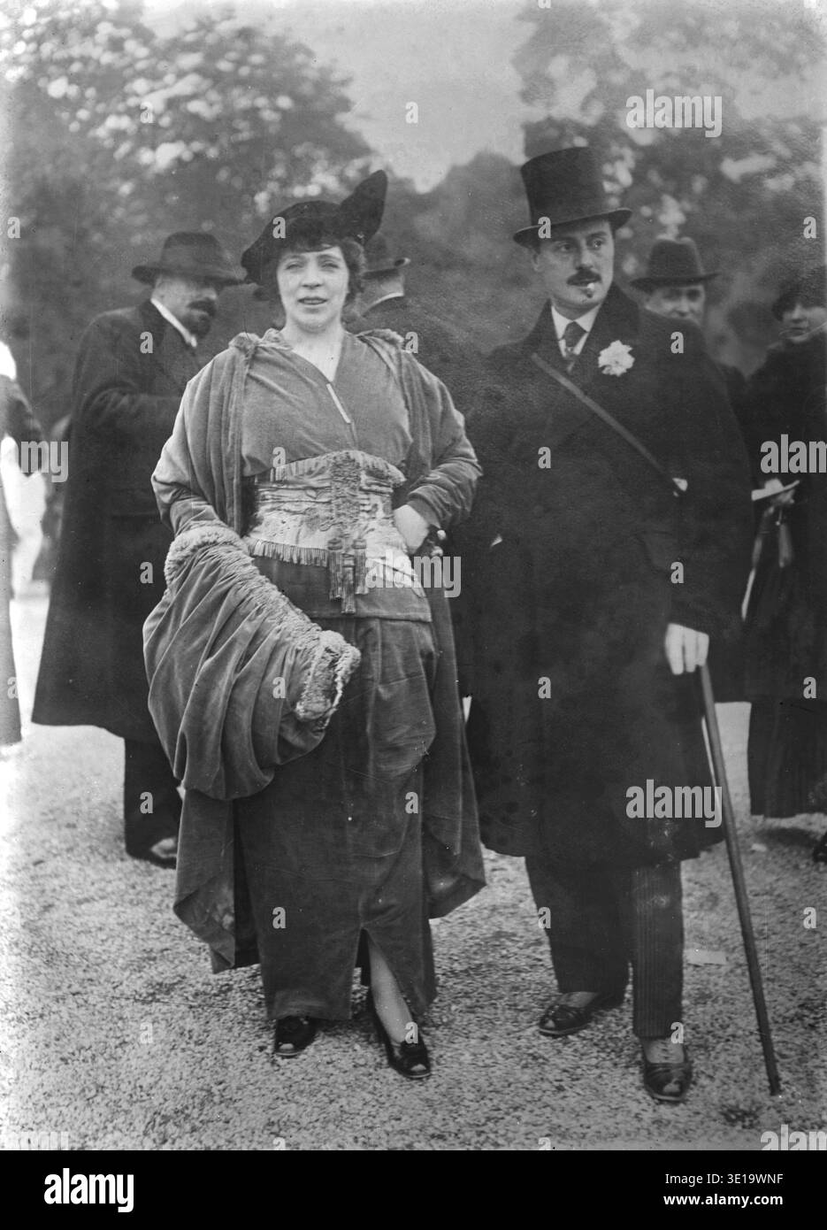 1910s paris fashions hi-res stock photography and images - Alamy