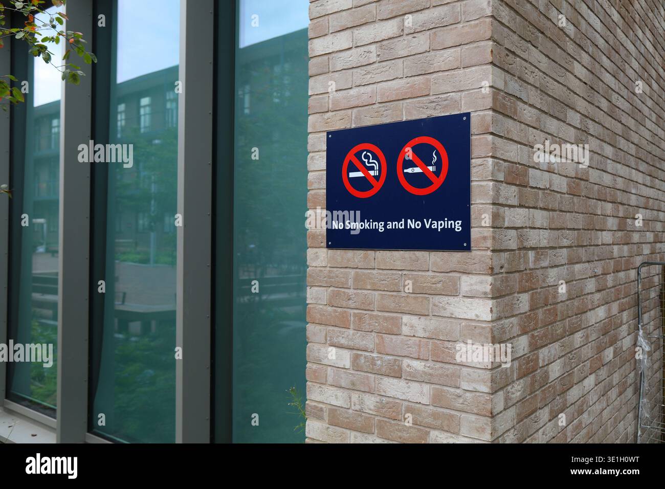 Vaping uk hi-res stock photography and images