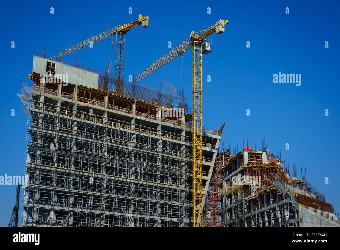 Steel scaffolding concrete columns hi-res stock photography and images ...