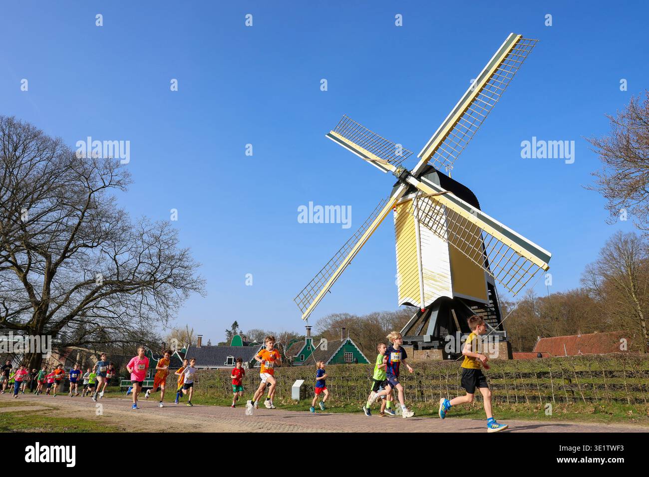 Netherlands, Arnhem, recreational running event, 'Rondje Nederland' (Round the Netherlands) in the open-air museum with children as the main participa Stock Photo