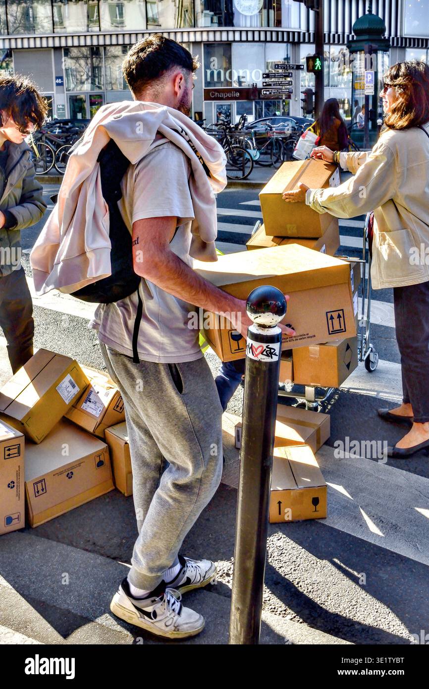Crowd people with boxes hi-res stock photography and images - Alamy