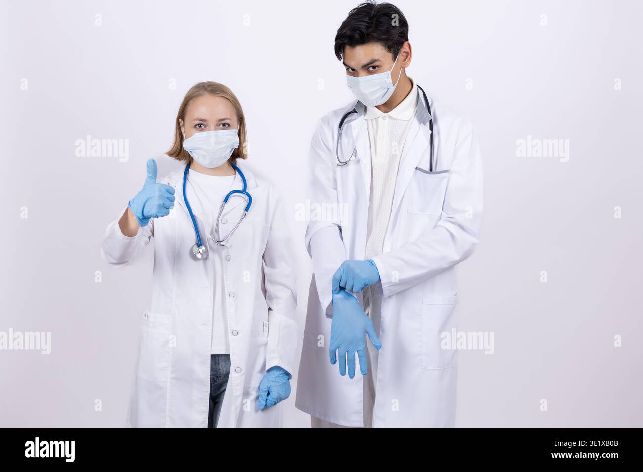 Medical professionals in blue hi-res stock photography and images - Alamy
