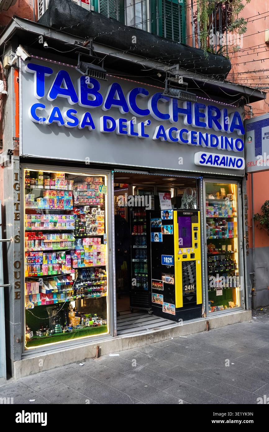 Tobacco shop italy hi-res stock photography and images - Page 2