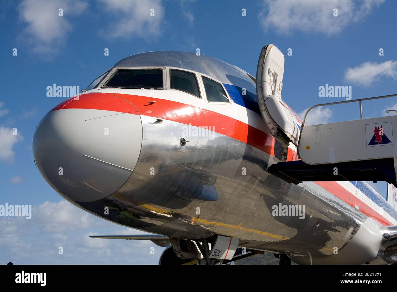 Boeing 757 jet aircraft nose hi-res stock photography and images