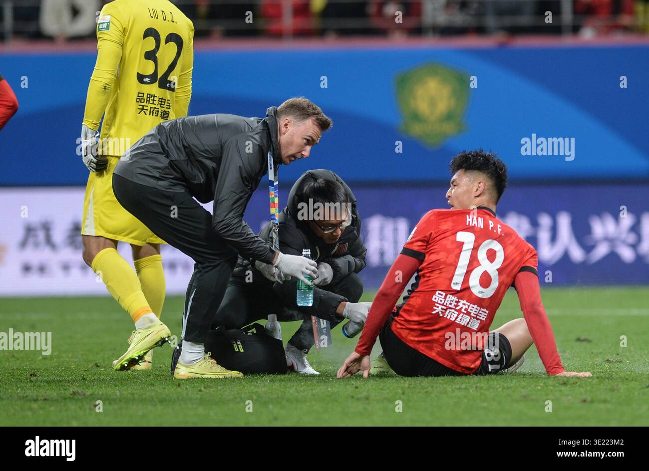 Chn Region League Chengdu Rongcheng Football Club defeats Qingdao Hainiu Football Club ...