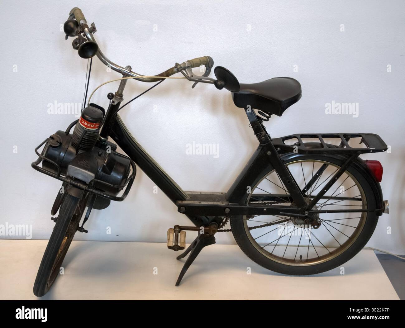 フランスアンティーク solex 3800. 1960年代 50cc 自転車バイク Solex 3800 hi-res stock photography and images - Alamy