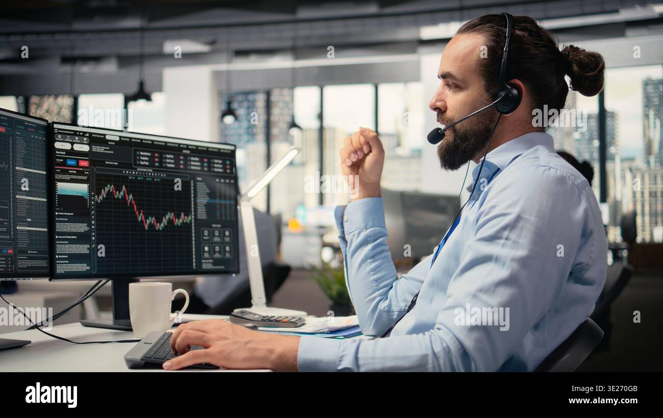 Investment consultant talking in headset mic, reviewing client portfolio performance. Trader discussing with customer, forecasting financial growth and providing tailored strategy Stock Photo