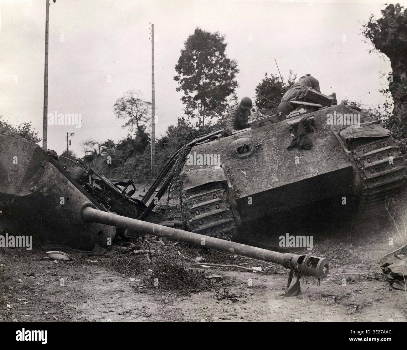Destroyed tank ww2 hi-res stock photography and images - Alamy