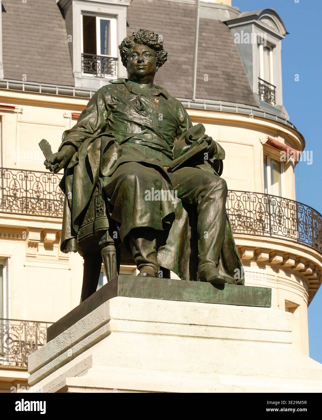 STATUE OF GENERAL THOMAS ALEXANDRE DUMAS PARIS Stock Photo - Alamy