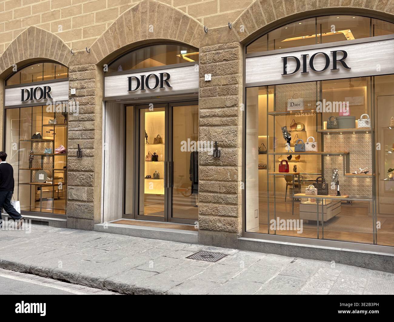 Facade of dior store hi-res stock photography and images - Alamy