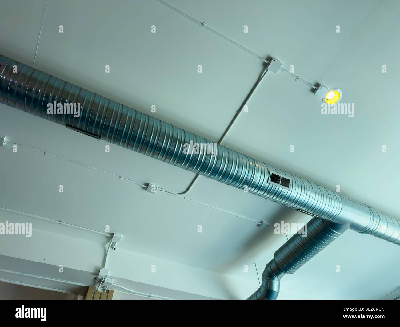 Ceiling features metal ducts hi-res stock photography and images - Alamy