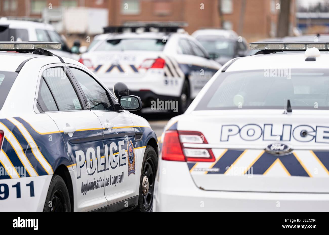 Des voitures du Service de police de l'agglomération de Longueuil (SPAL ...
