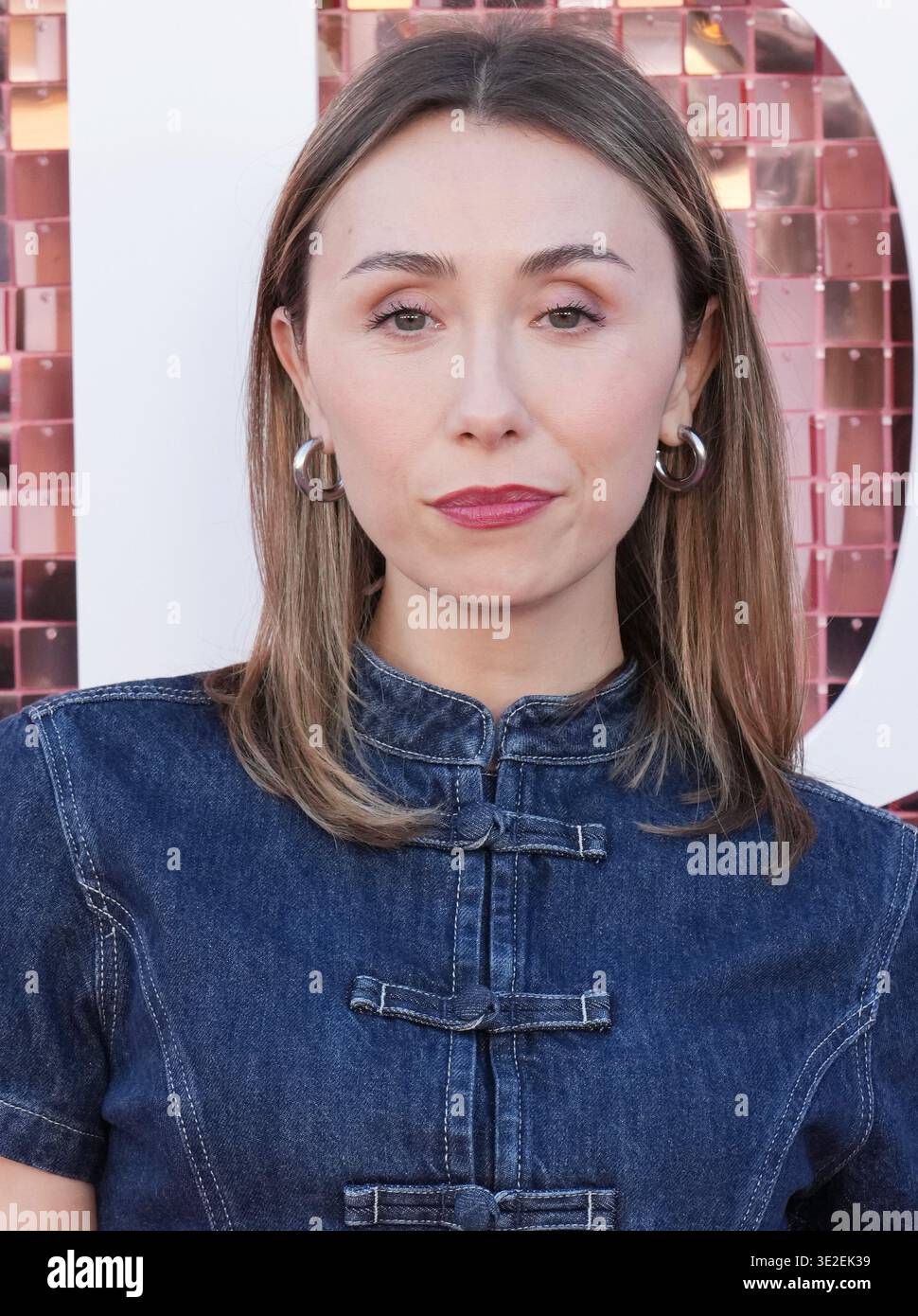 Caitlin Reilly arrives at the HBO's THE COMEBACK Los Angeles Premiere ...