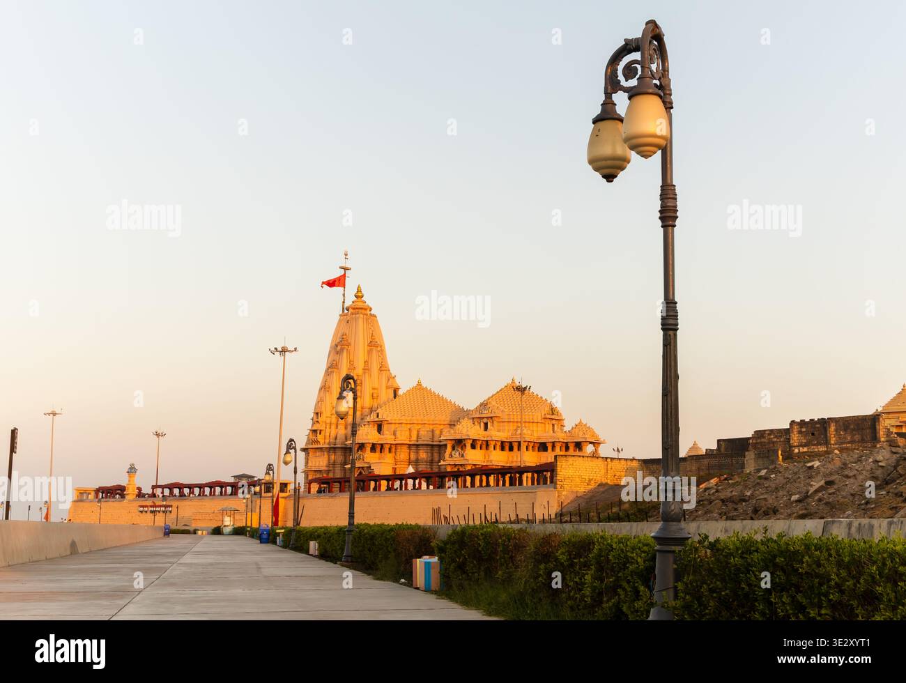 Somnat Sacred somnath jyotirlinga temple complex hi-res stock photography and ...
