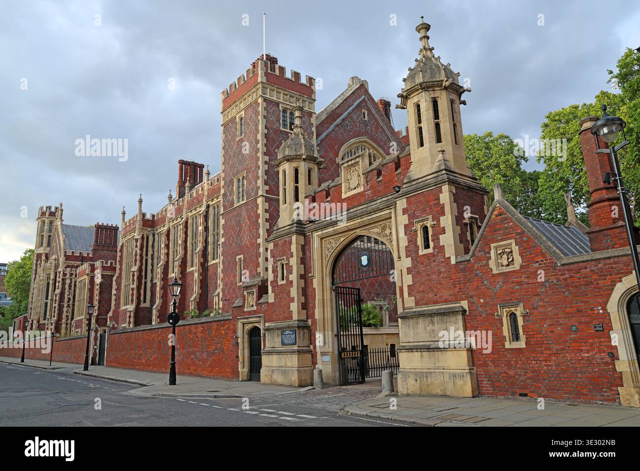 Entrance and historic red-brick frontage of Middle Temple Hall, one of London's four Inns of Court. Stock Photo