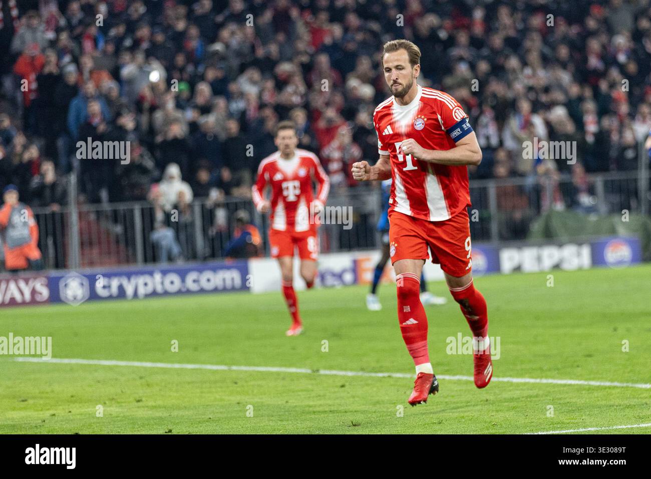 Harry Kane of Bayern Munich celebrates a goal during the UEFA Champions  League 2025/2026 match between Bayern Munich and Atalanta Bergamo at  Allianz Arena. Final Score; Bayern Munich 4:1 Atalanta Bergamo Stock