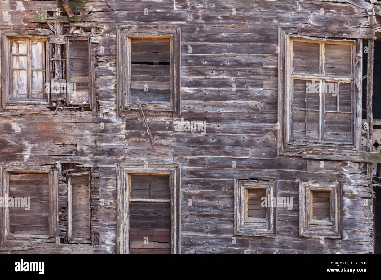 Multiple empty window frames hi-res stock photography and images - Alamy