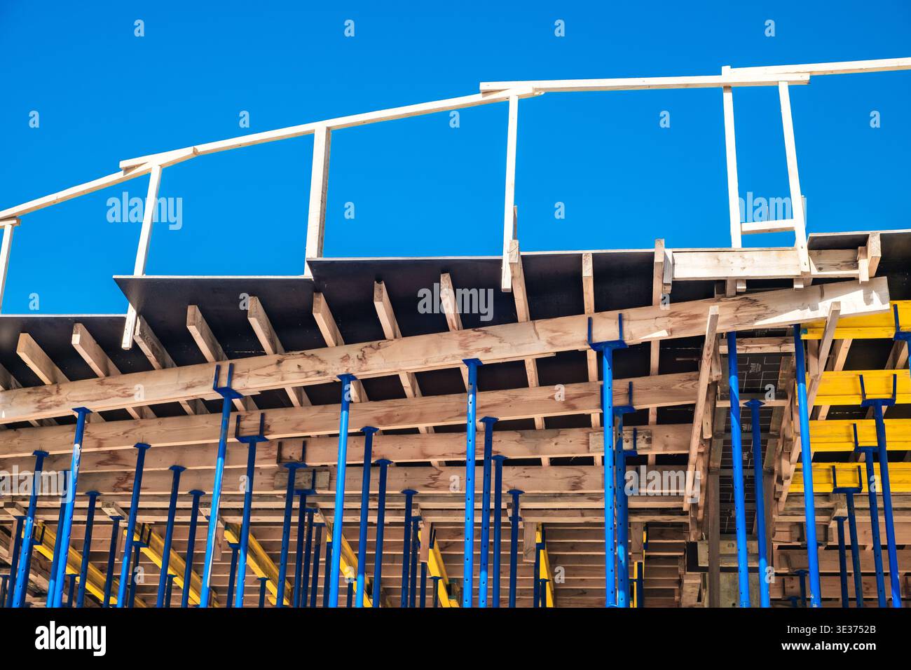Monolithic structure hi-res stock photography and images - Alamy