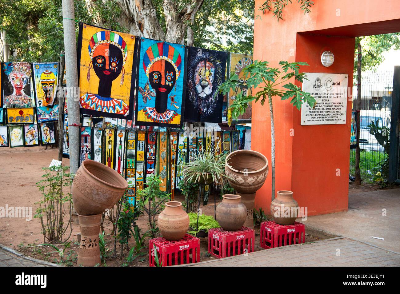 Maputo mozambique craft hi-res stock photography and images - Alamy