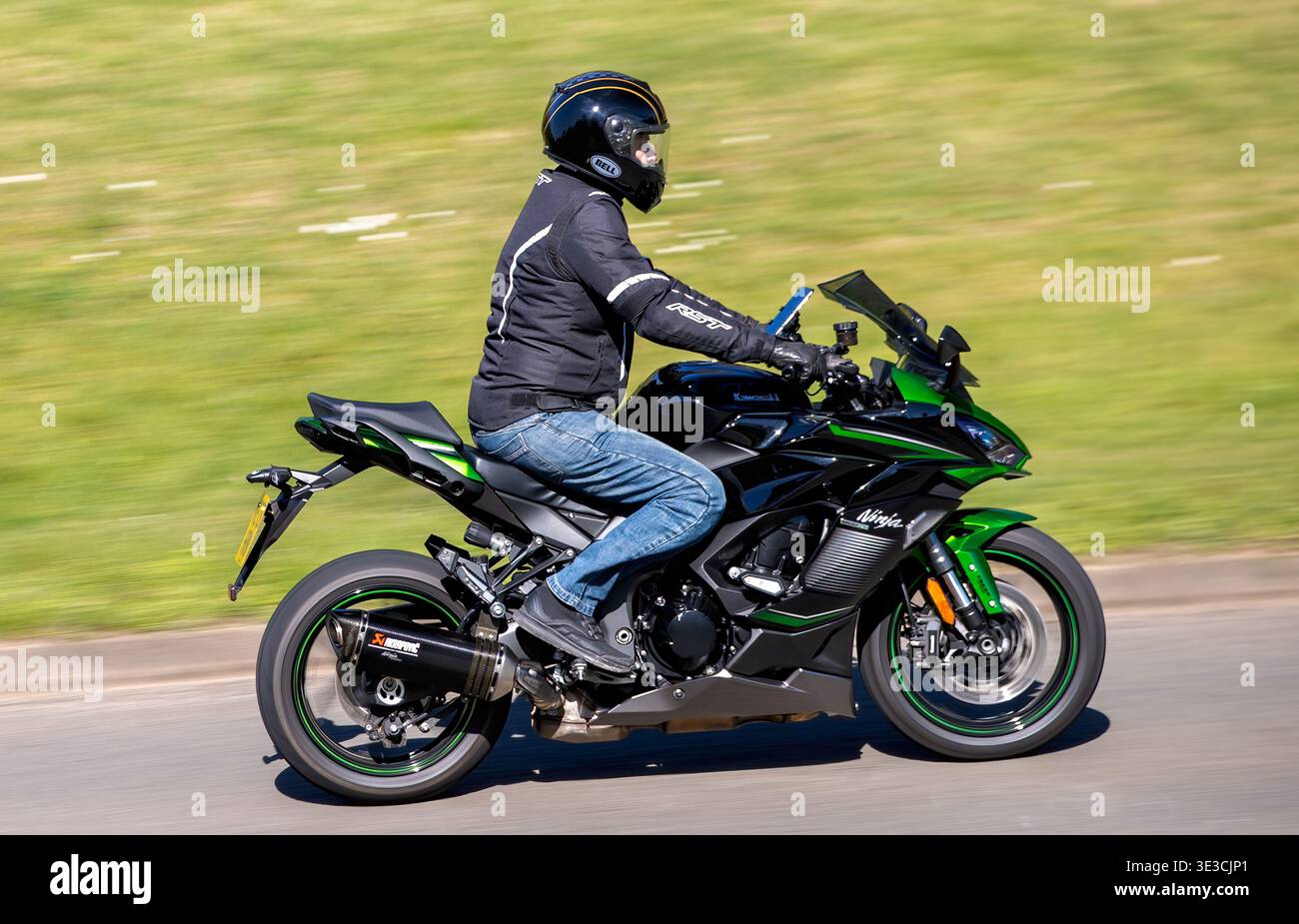 Kawasaki ninja zx hi-res stock photography and images - Alamy