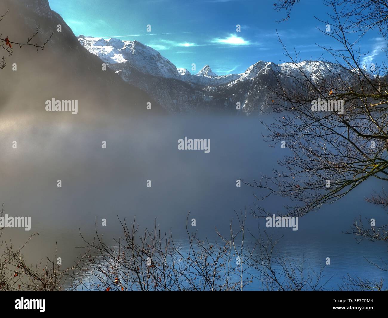 Königssee, Blick auf St. Bartholomä zwischen Watzmann und Hagengebirge mit dem Steinerne Meer als Talabschluss Stock Photo