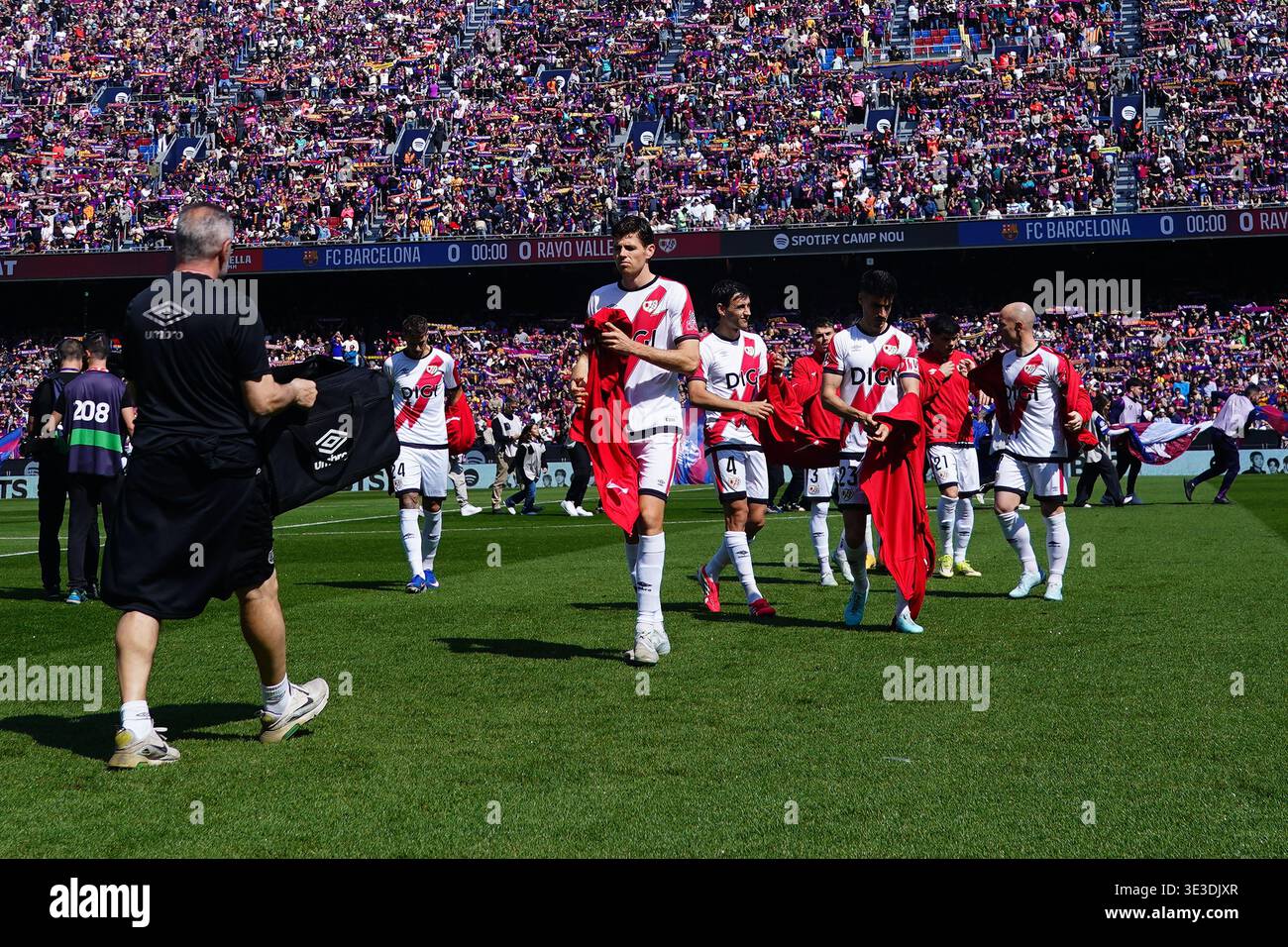 Why is Sevilla FC facing squad "overbooking"? Why is Sevilla FC facing squad "overbooking"?