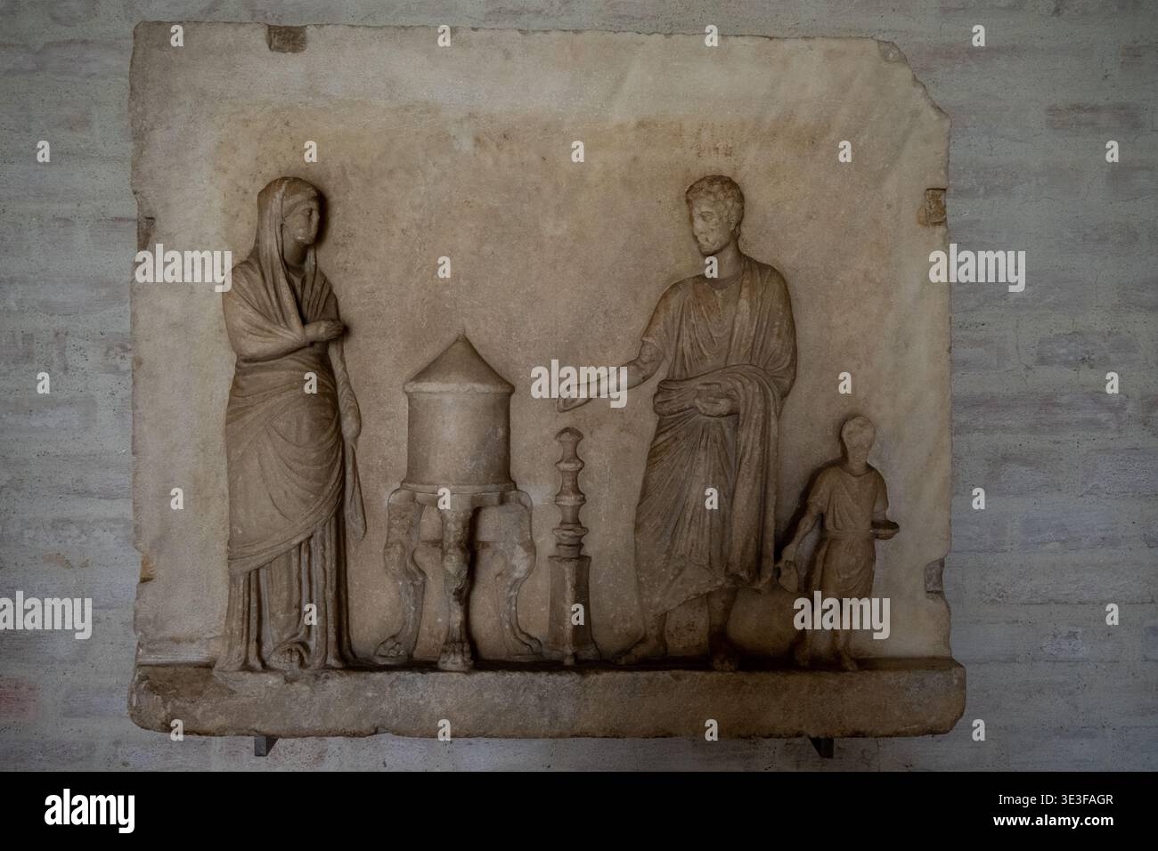 Woman toga with child hi-res stock photography and images - Alamy