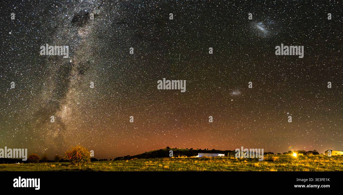 Aurora Australis and the night sky filled with stars in the Milky Way ...