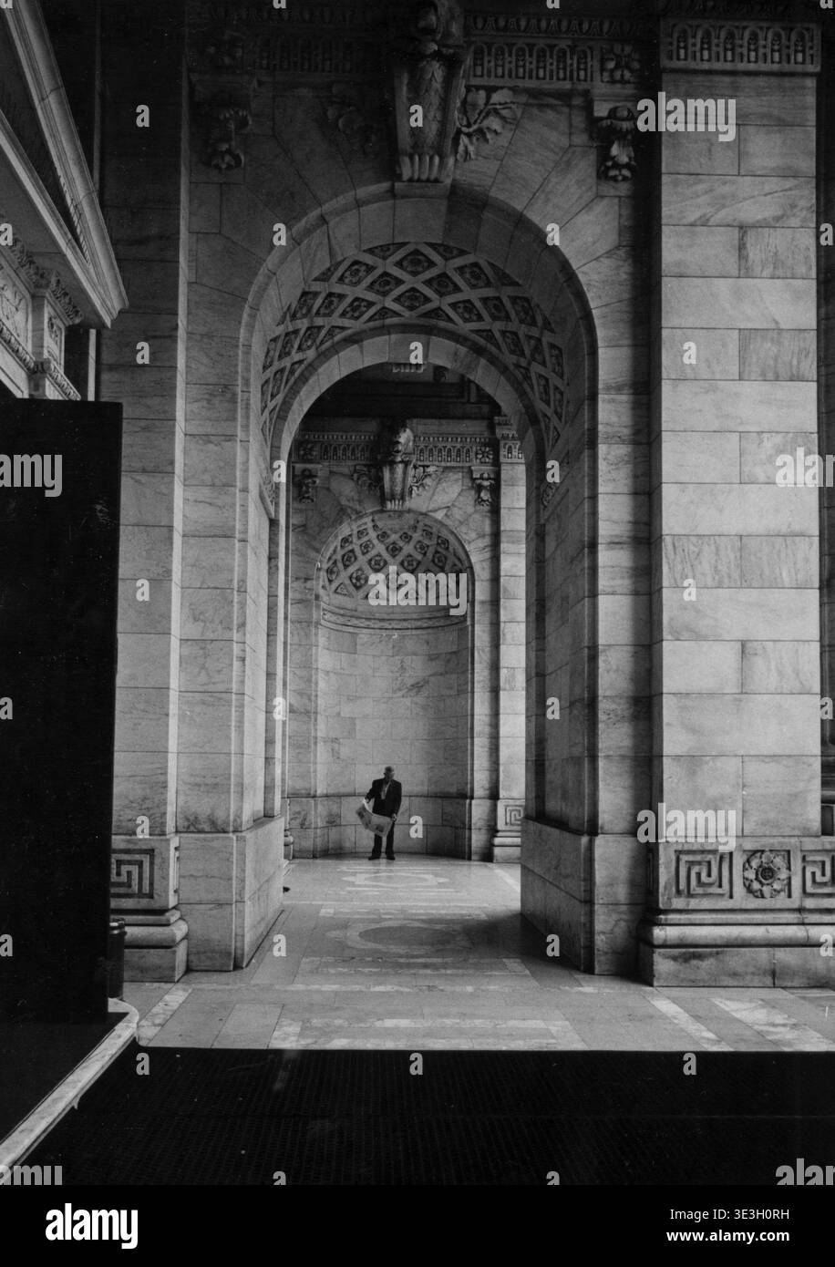 1950s new york street 5th avenue hi-res stock photography and images ...