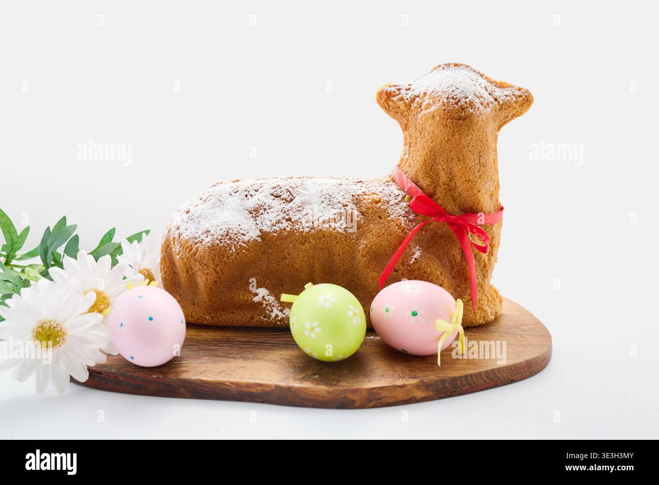 Easter lamb cake with decorative eggs and flowers Stock Photo