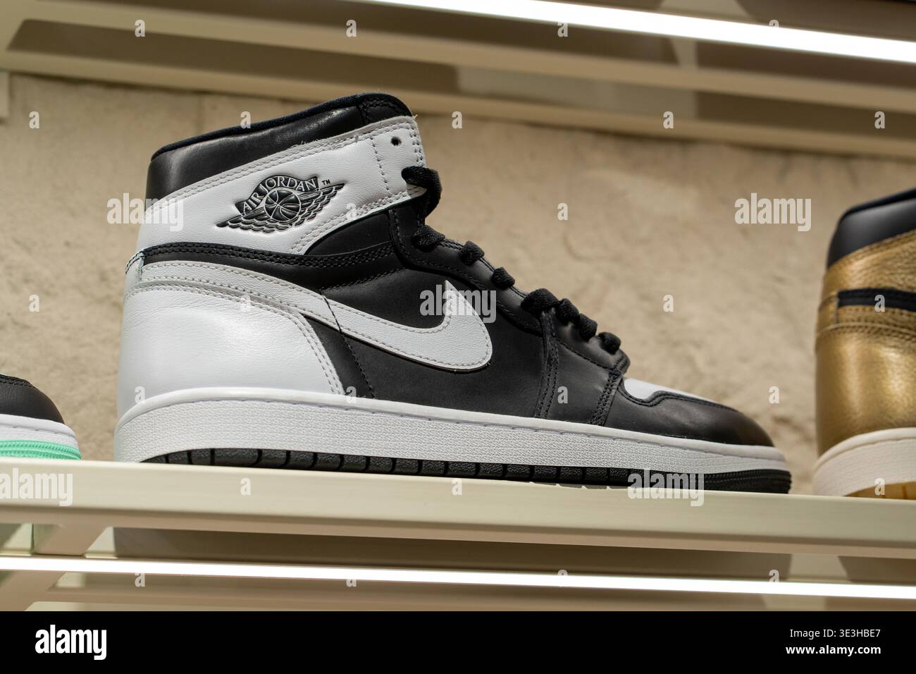 Michael jordan nike hi-res stock photography and images - Alamy
