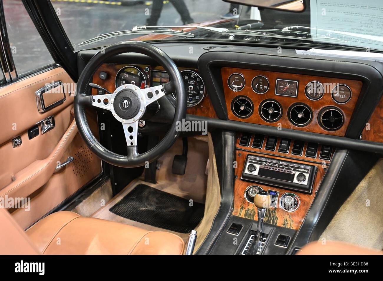 Jensen Interceptor dash at the vintage car at the Practical