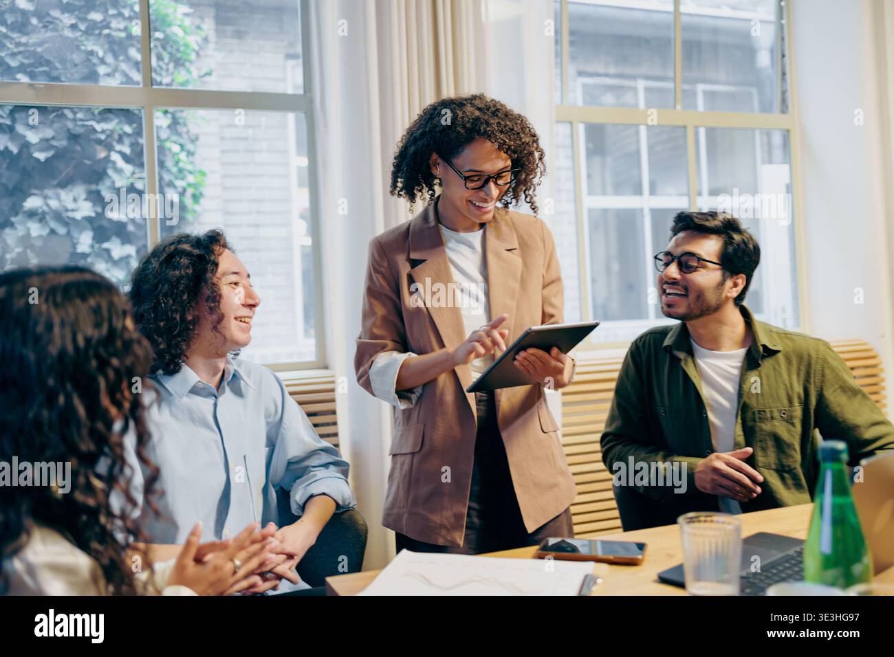 Diverse diversity team teamwork hi-res stock photography and images - Alamy