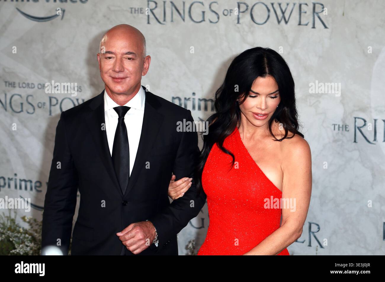Jeff Bezos and Lauren Sanchez attend the world premiere of the movie ...