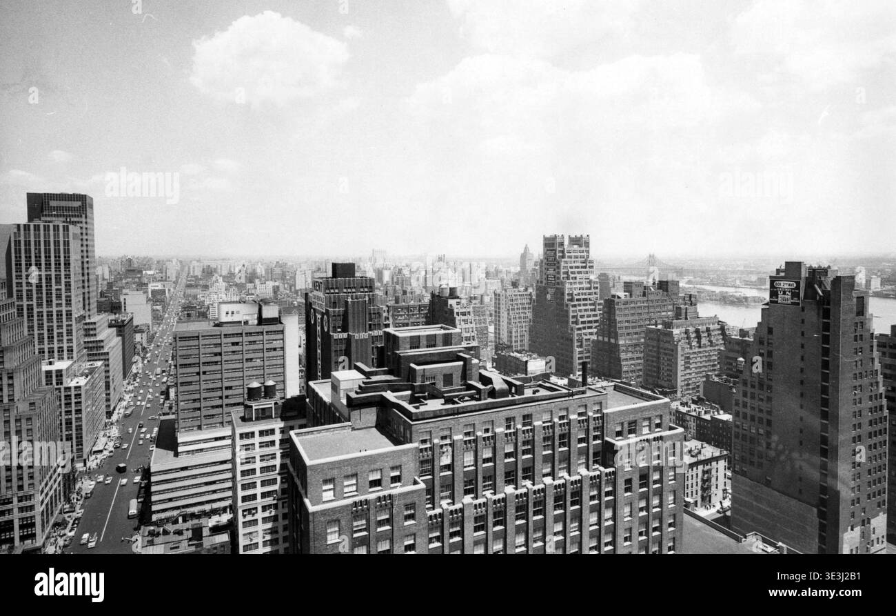 Midtown manhattan aerial 1950s hi-res stock photography and images - Alamy