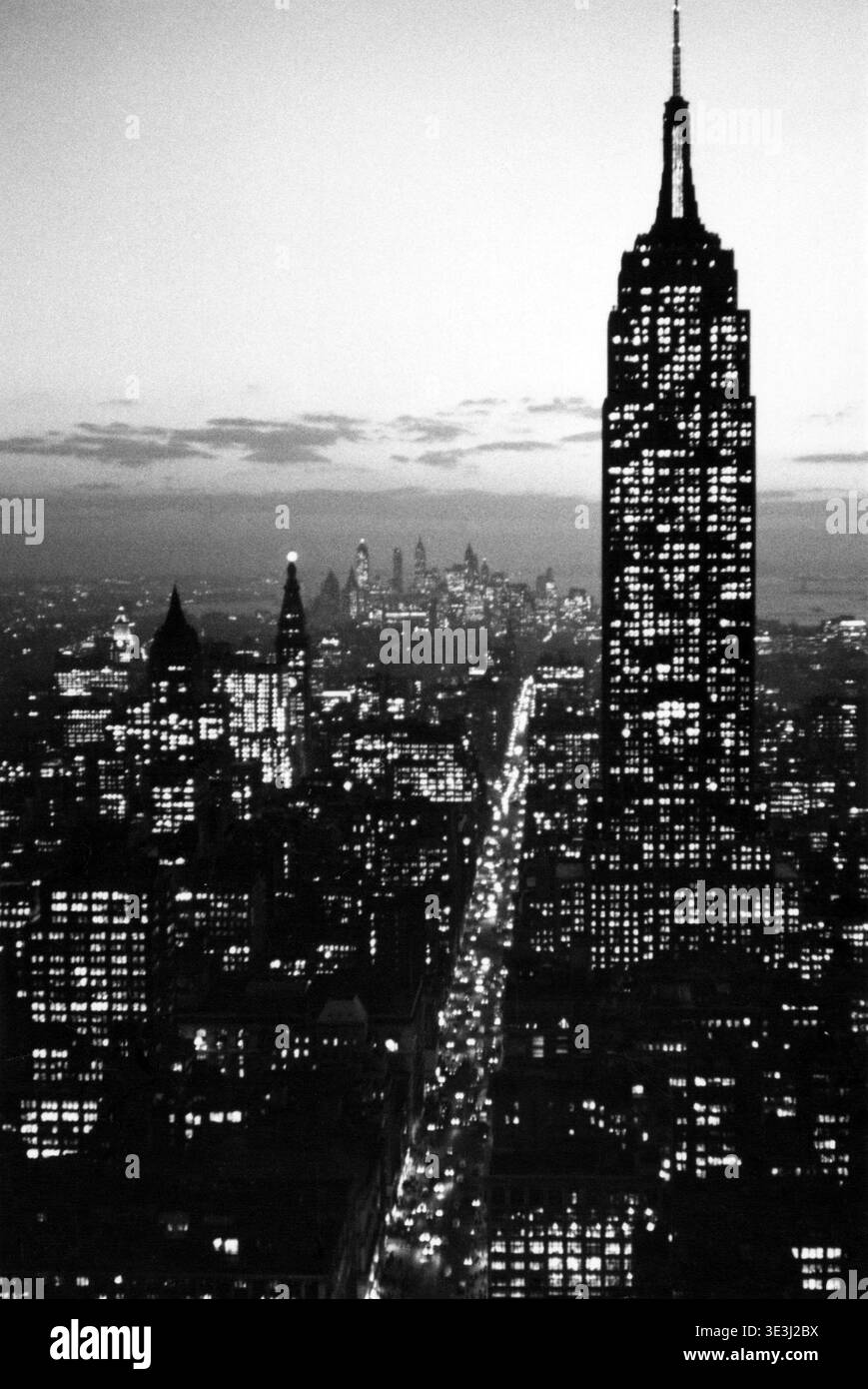 New york empire state building 1940s hi-res stock photography and