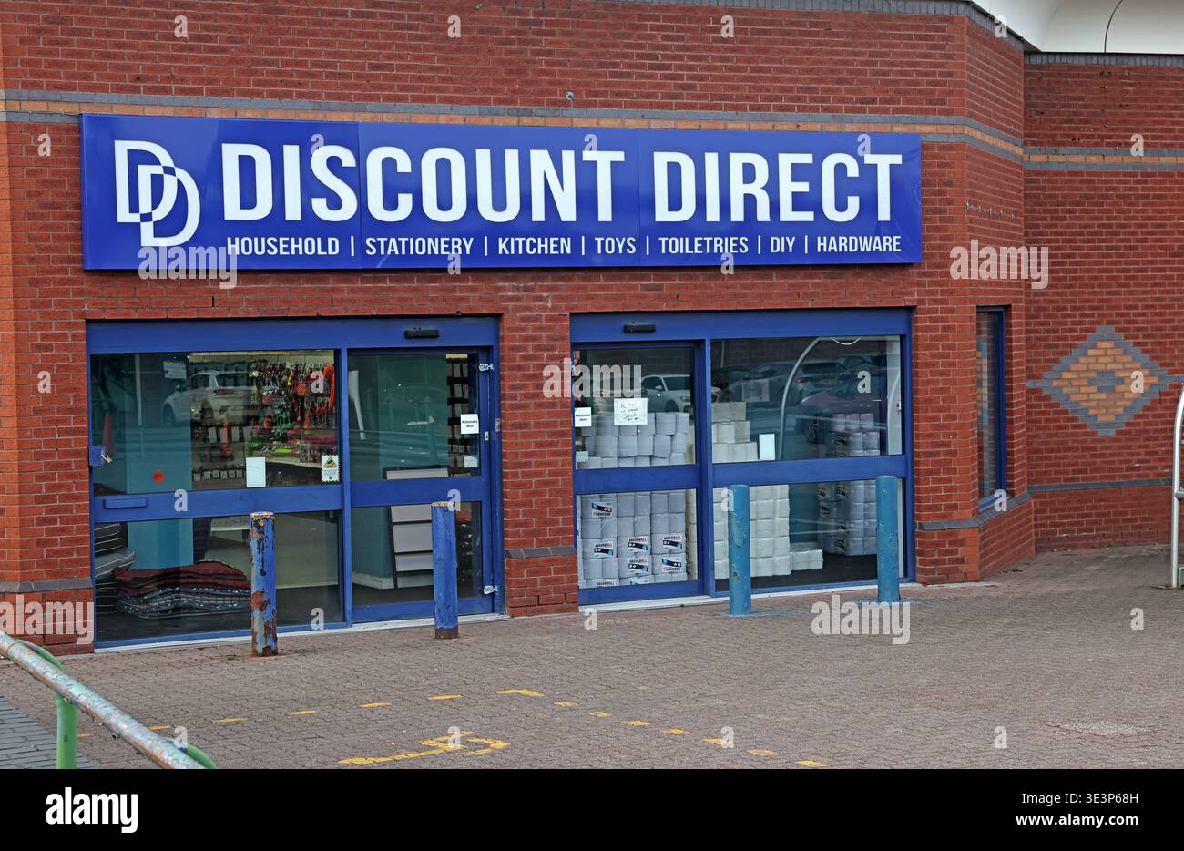 Discount Direct household and hardware shop at Cockhedge Shopping Centre, Warrington Stock Photo