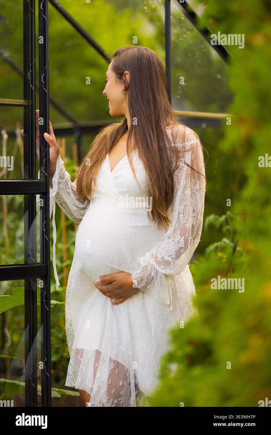 Beautiful pregnant woman wearing white hi-res stock photography and images - Alamy Beautiful pregnant woman wearing white hi-res stock photography and images - Alamy