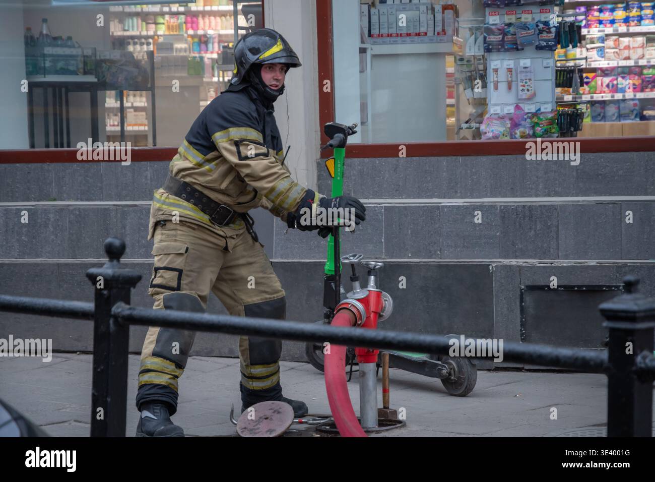 Firefighter unscrews fire hydrant hi-res stock photography and images ...
