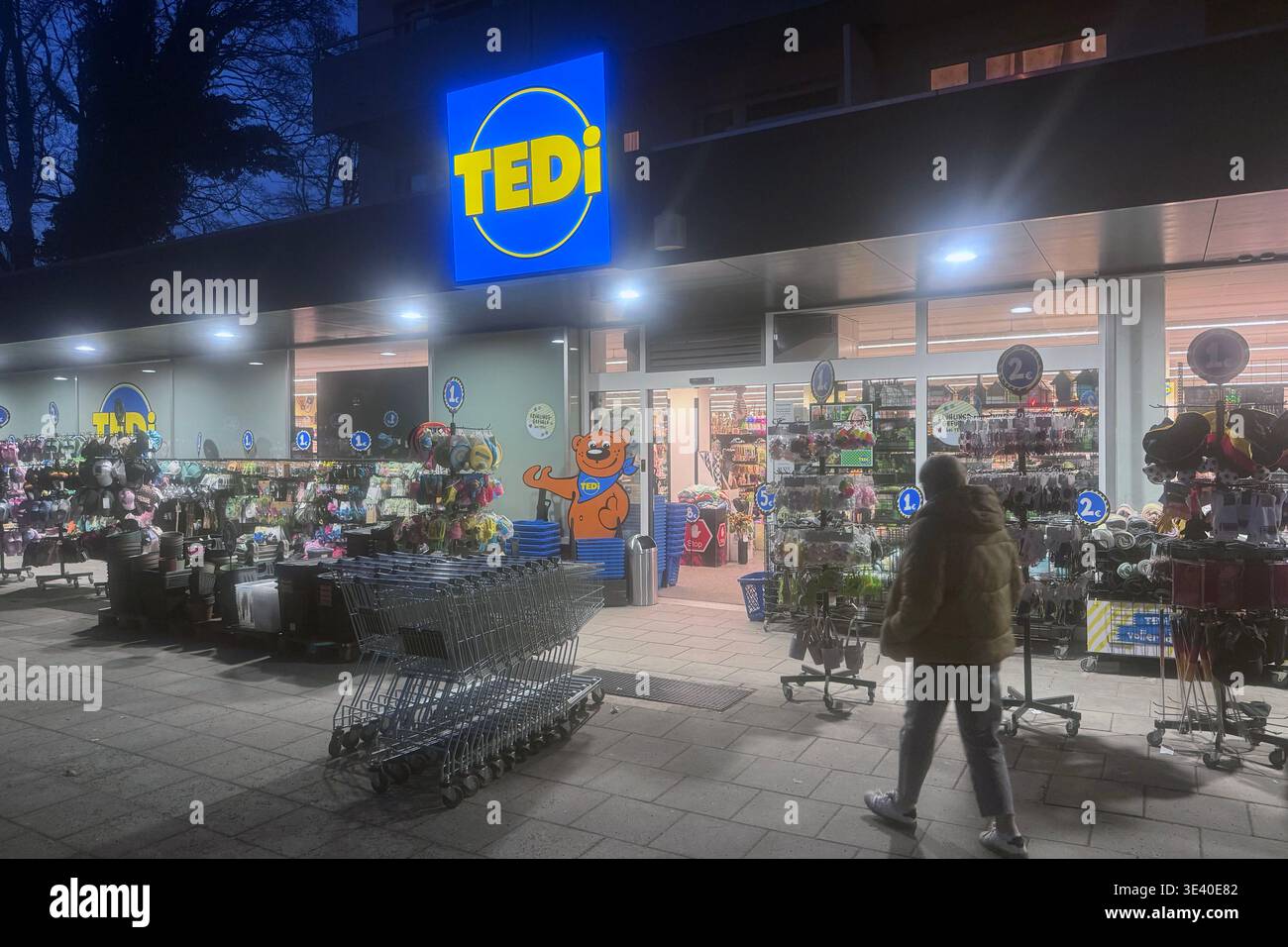 Tedi branch hi-res stock photography and images