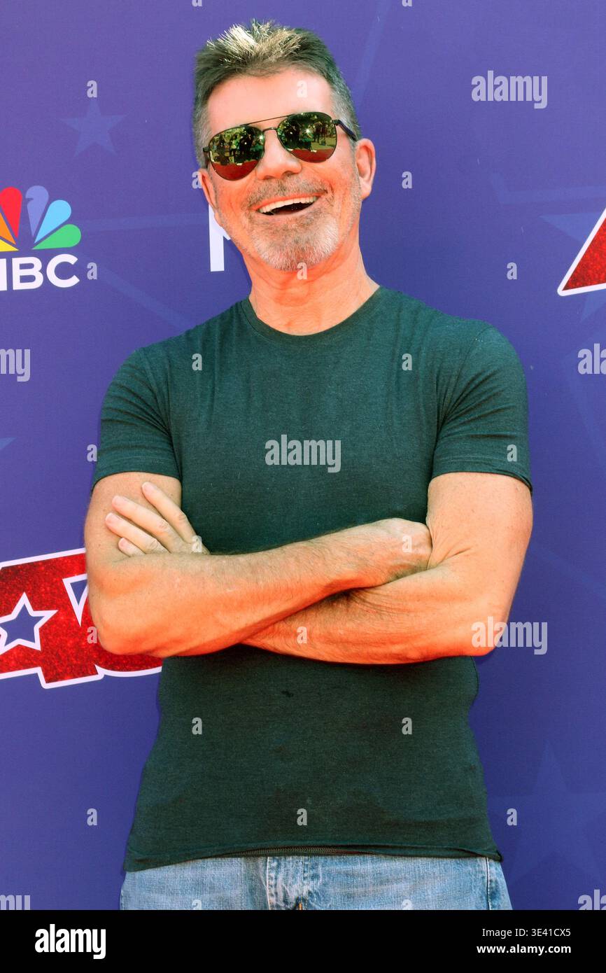 Left to right simon cowell hi-res stock photography and images - Alamy