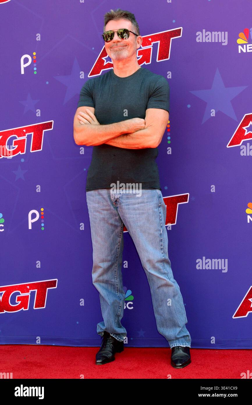 Left to right simon cowell hi-res stock photography and images - Alamy