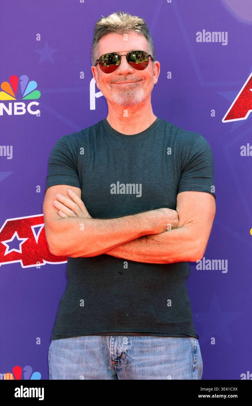 Left to right simon cowell hi-res stock photography and images - Alamy