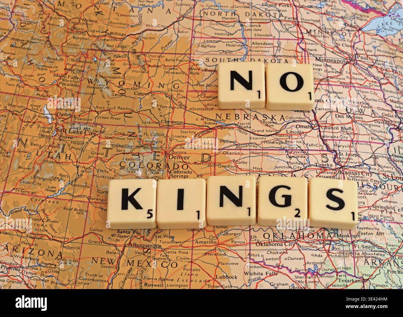 No Kings anti-Trump marches and demonstrations - map of New Mexico, Utah, Montana, Iowa, Minnesota in Midwest - Scrabble Letters Stock Photo