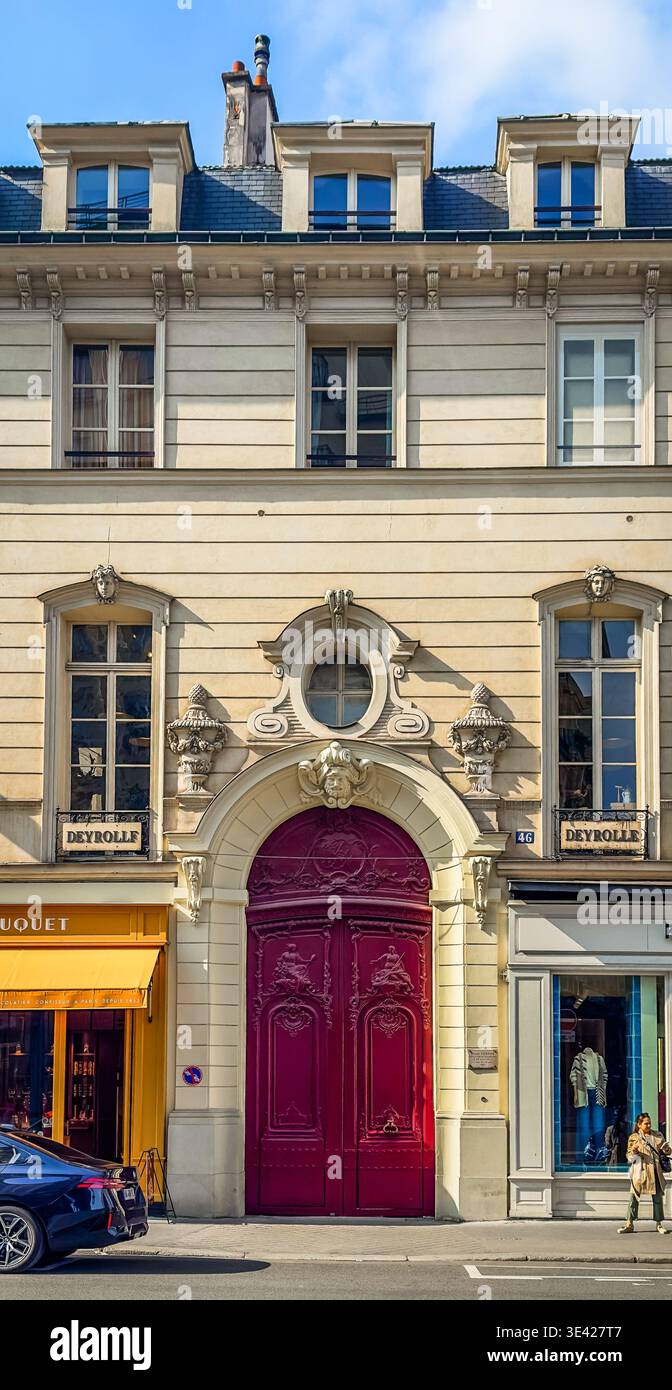 Red door paris france hi-res stock photography and images - Alamy