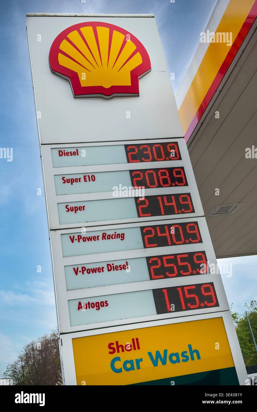 Price display at a Shell petrol station with high fuel prices Stock ...