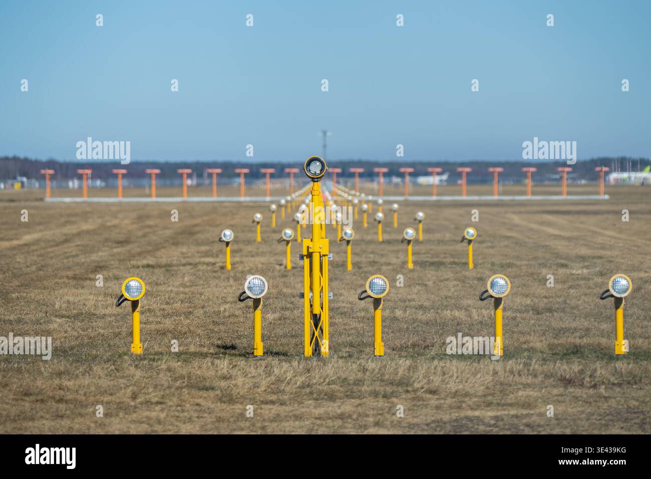 Alignment Rack Runway Runway centerline lights hi-res stock photography and images - Alamy