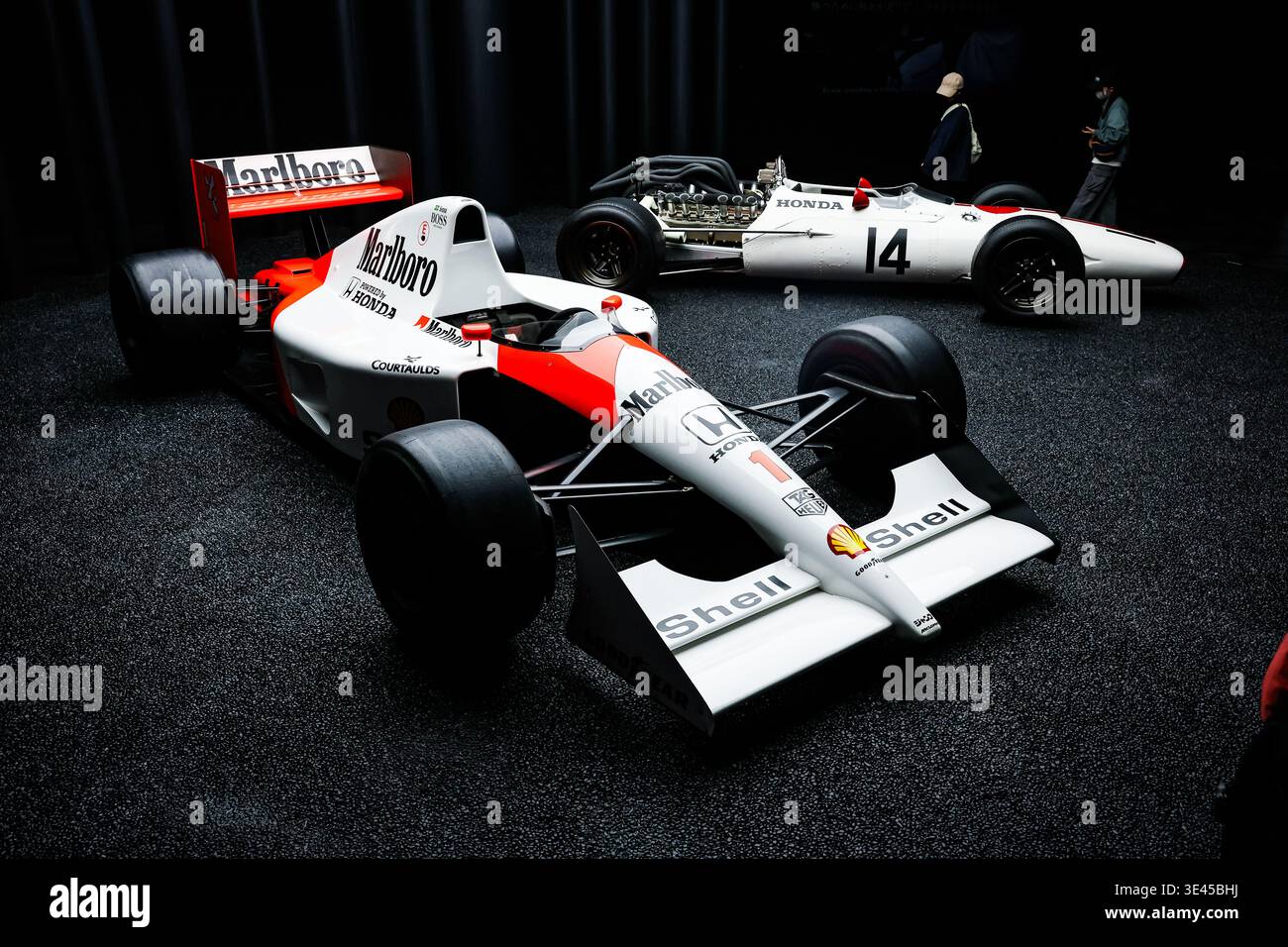 ayrton.hide.11 1/20ホンダRA3001967イタリアGP Honda RA300 of 1967 with the McLaren Honda MP4/6 of Ayrton Senna