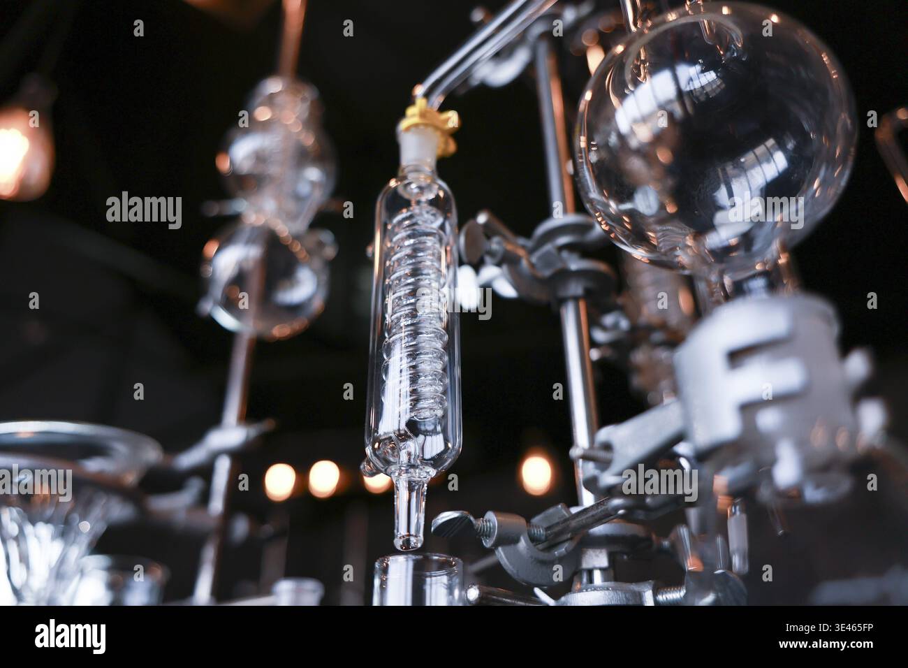 Distillation apparatus condenser hi-res stock photography and images ...